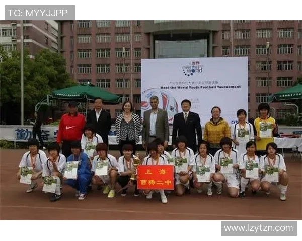 足球窗口带你领略全球赛事精彩瞬间与球员动态分析